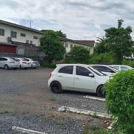 โสดาอพาร์ทเม้นท์​ Apartment Ban Lam Phak Kut Екстериор снимка
